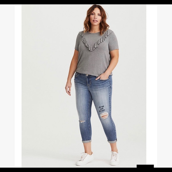 torrid Denim - Super cute embroidered crop jeans!